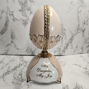 Vintage. Precious Jewel Egg Music Box Flower "My Daughter, My Joy"